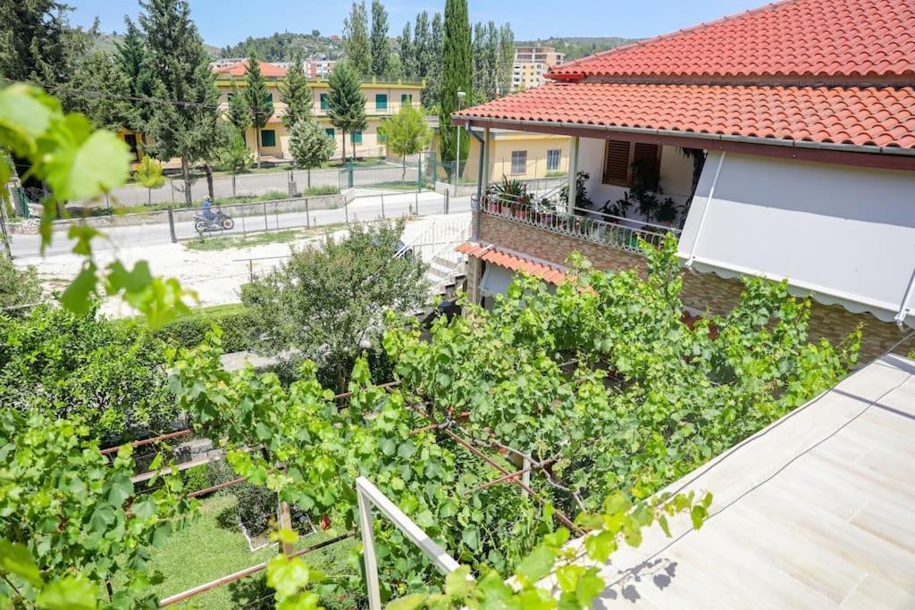 Cereni Guesthouse Berat Exteriör bild