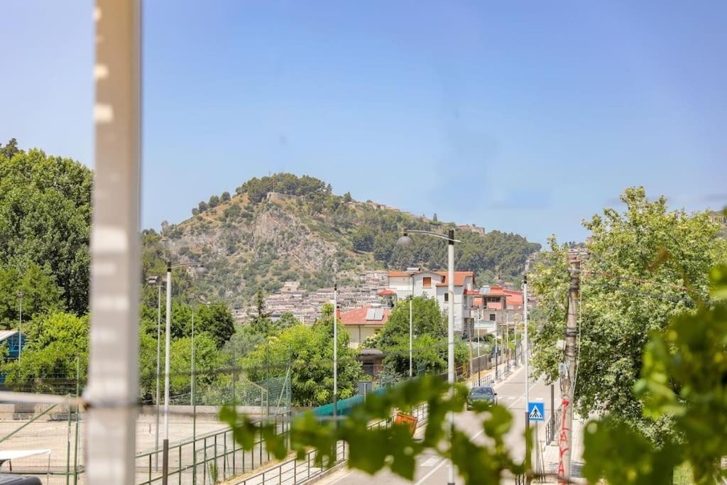 Cereni Guesthouse Berat Exteriör bild